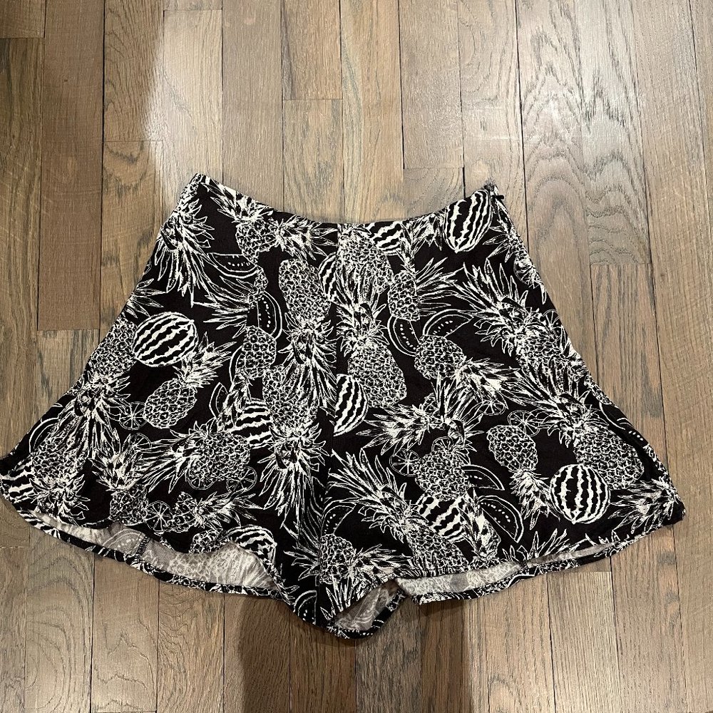 Aritzia high waisted flowy shorts size XS